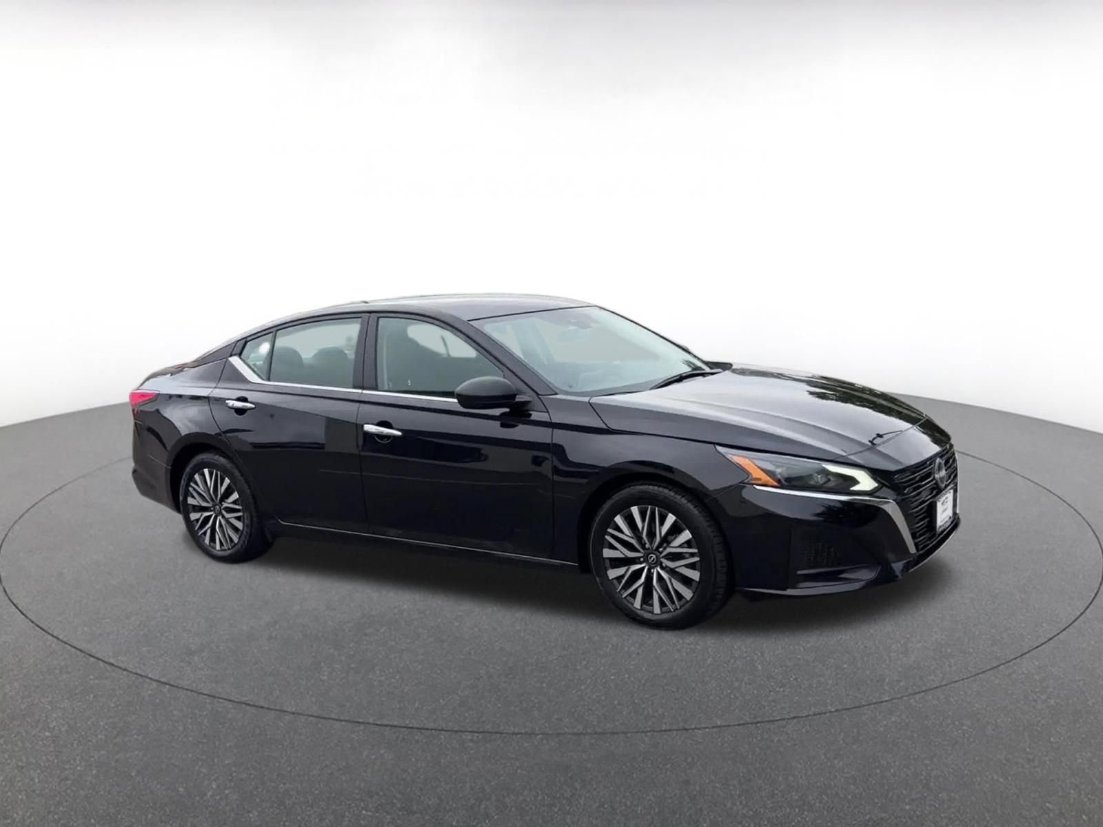 Used 2025 Nissan Altima 2.5 SV FWD video 2