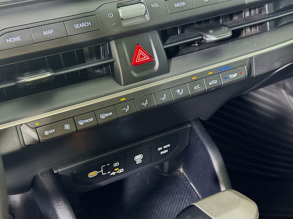 Used 2025 Kia K4 LXS image 26