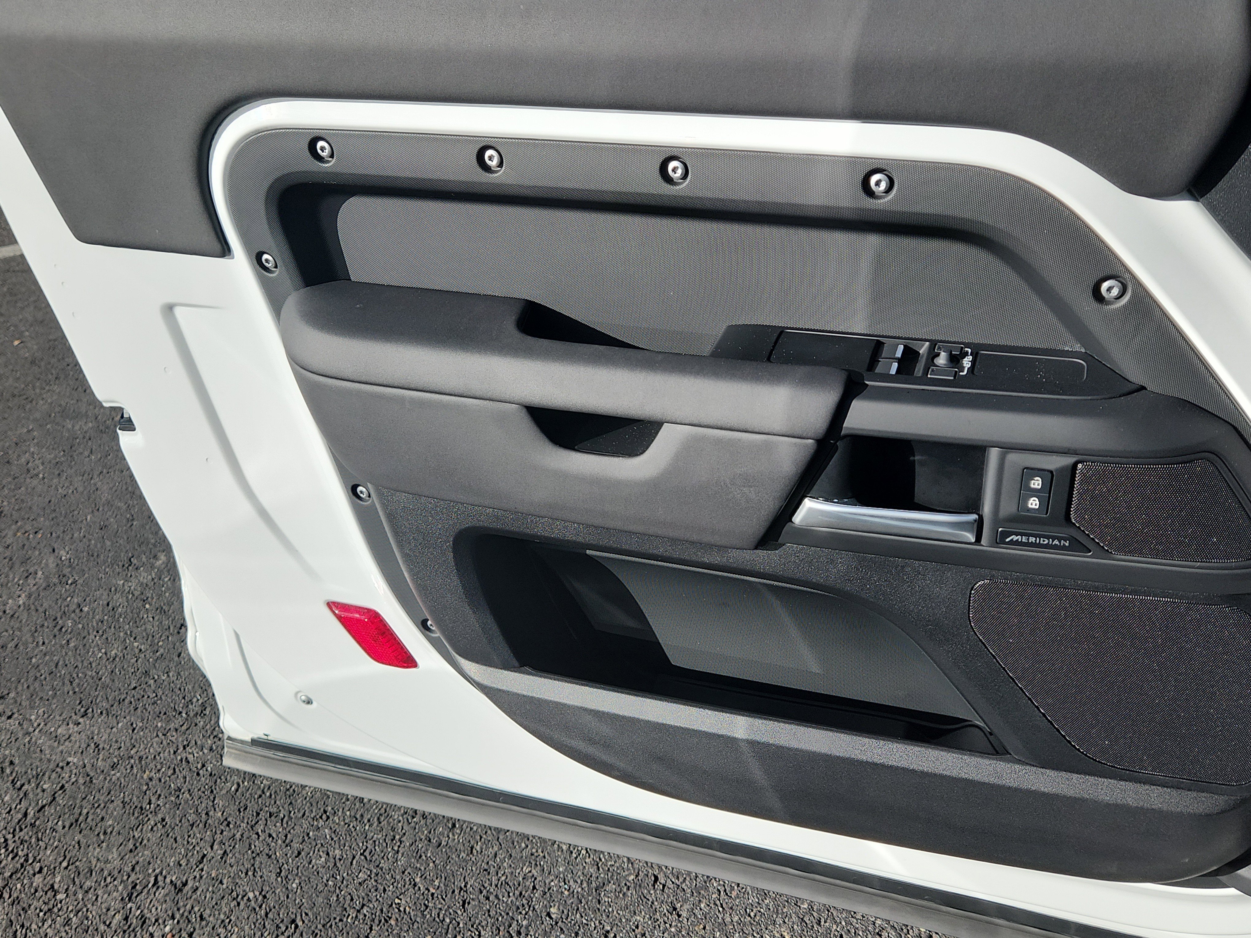 Used 2025 Land Rover Defender 90 S image 7