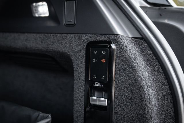 Used 2023 Land Rover Range Rover Long Wheelbase Autobiography image 25