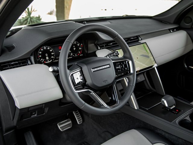 Used 2024 Land Rover Discovery Sport Dynamic SE image 16