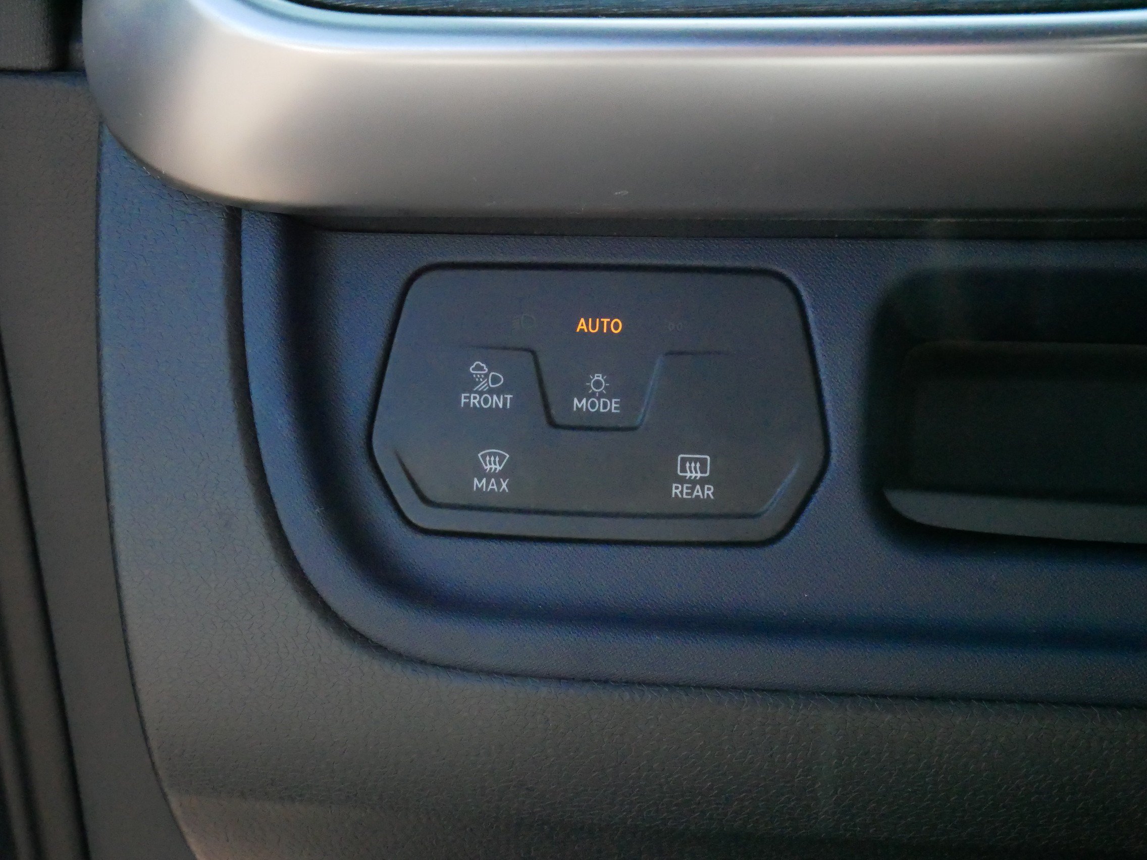 Certified 2025 Volkswagen ID. Buzz Pro S RWD image 27