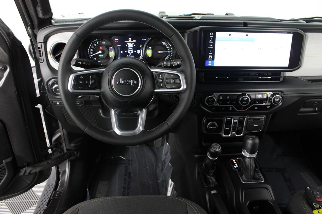 Used 2025 Jeep Wrangler Unlimited Sahara AWD/4WD image 10
