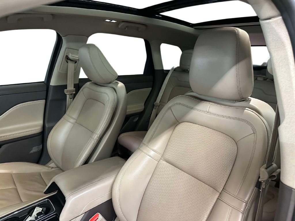 Used 2022 Lincoln Corsair AWD w/ Premium Package image 17