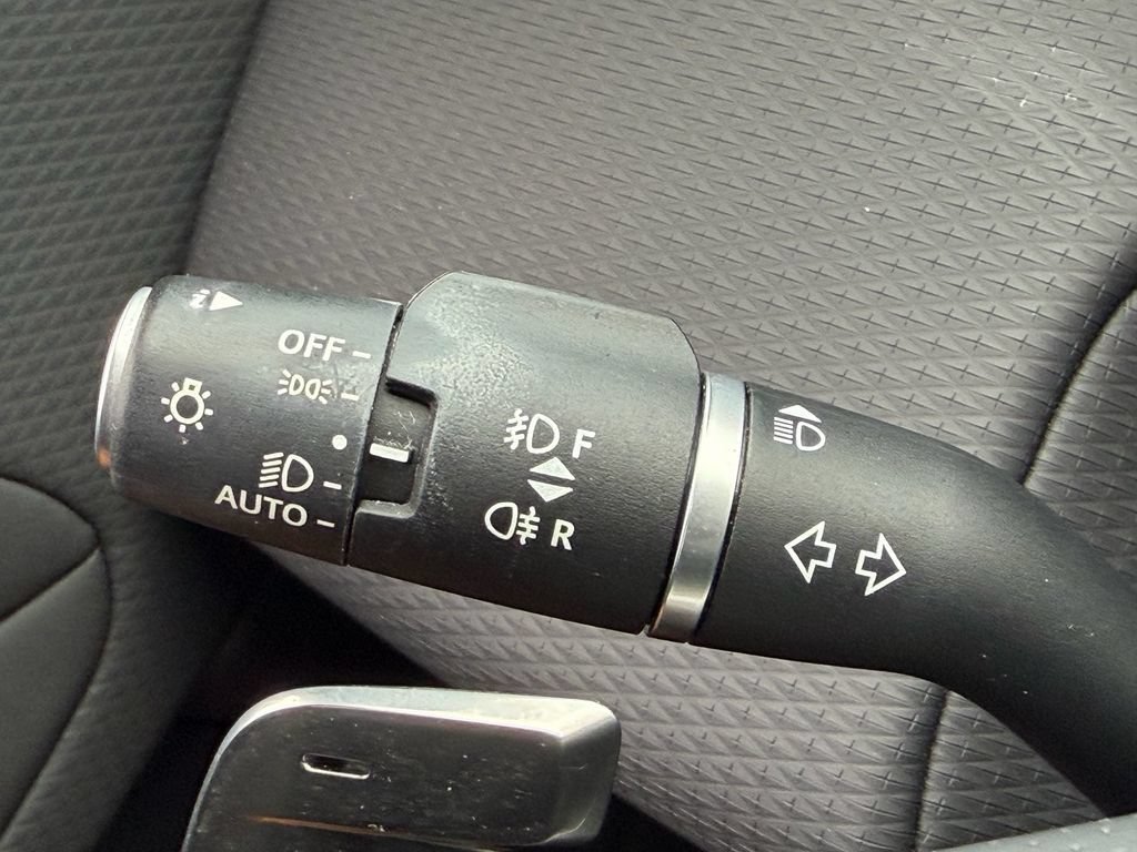 Used 2023 Land Rover Range Rover Evoque R-Dynamic S AWD/4WD image 34