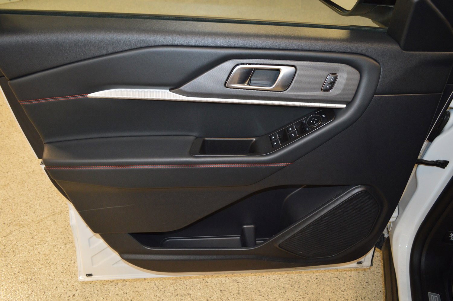 Certified 2025 Ford Explorer ST-Line image 15