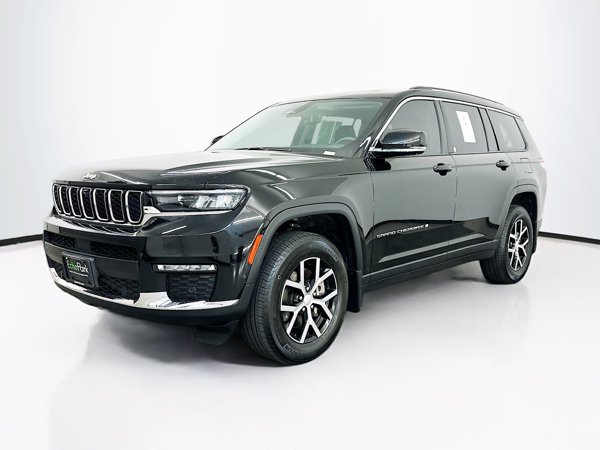 Used 2023 Jeep Grand Cherokee L Limited w/ Luxury Tech Group II AWD/4WD image 3