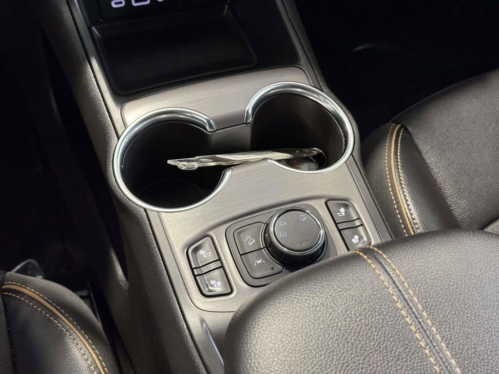 Used 2022 GMC Terrain AT4 image 24