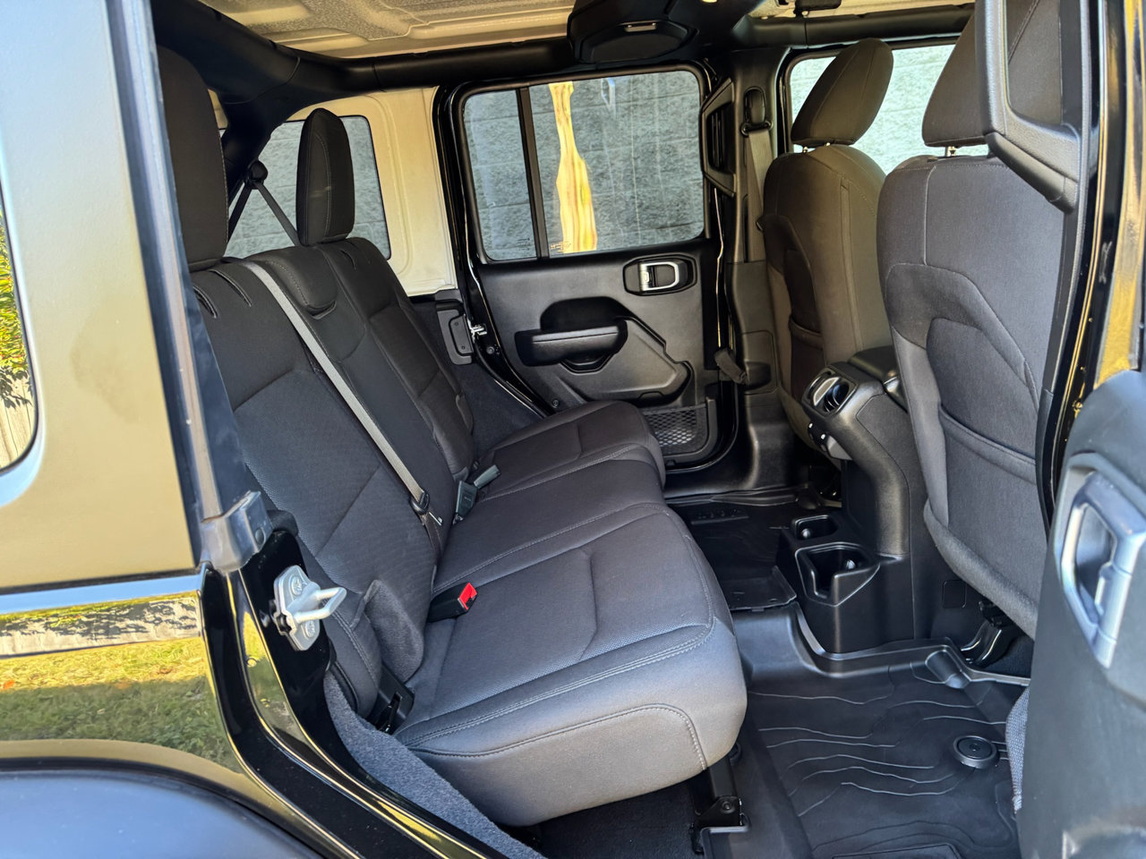 Used 2022 Jeep Wrangler Unlimited Sport image 23