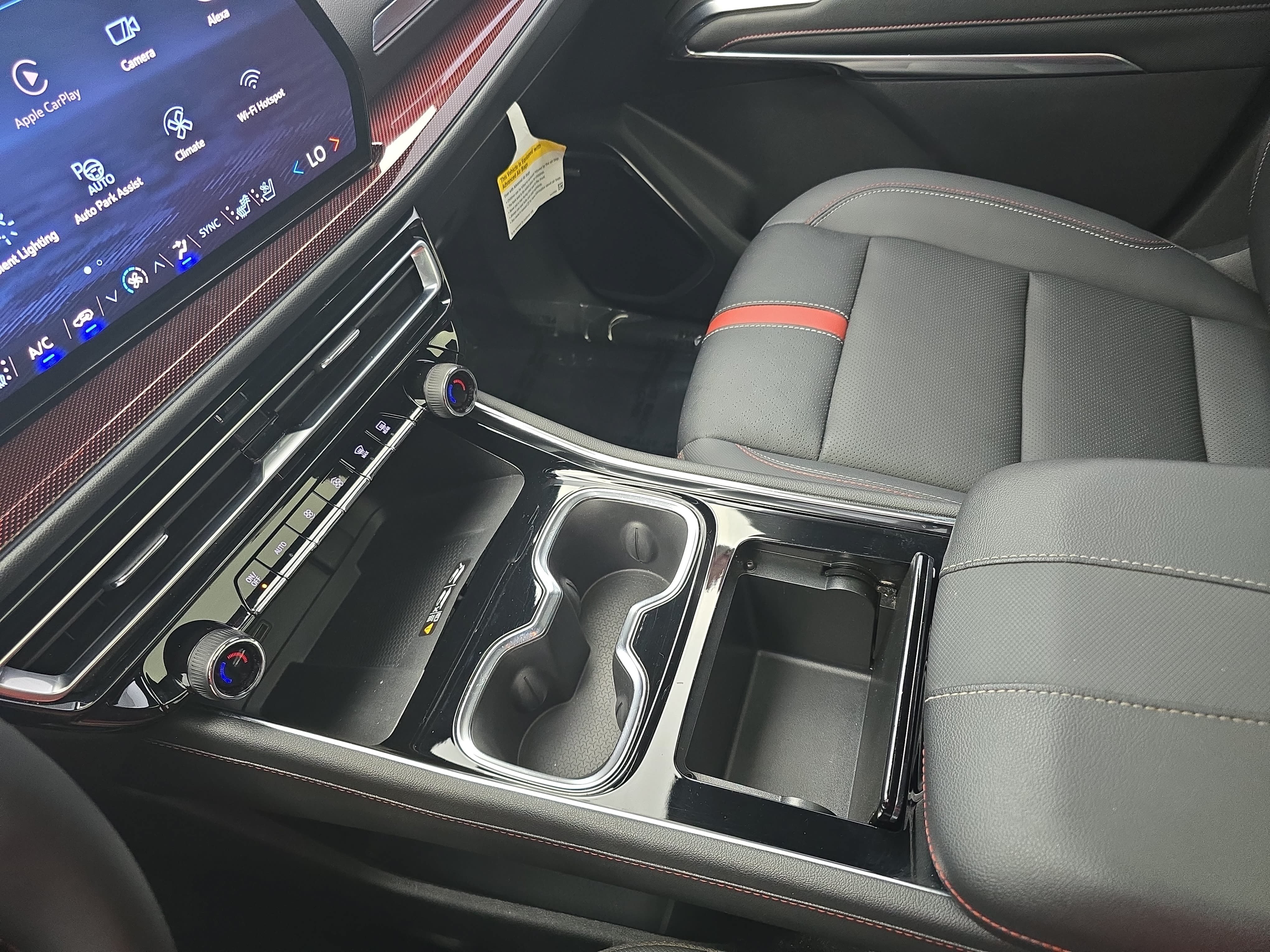Used 2024 Chevrolet Traverse RS FWD image 26