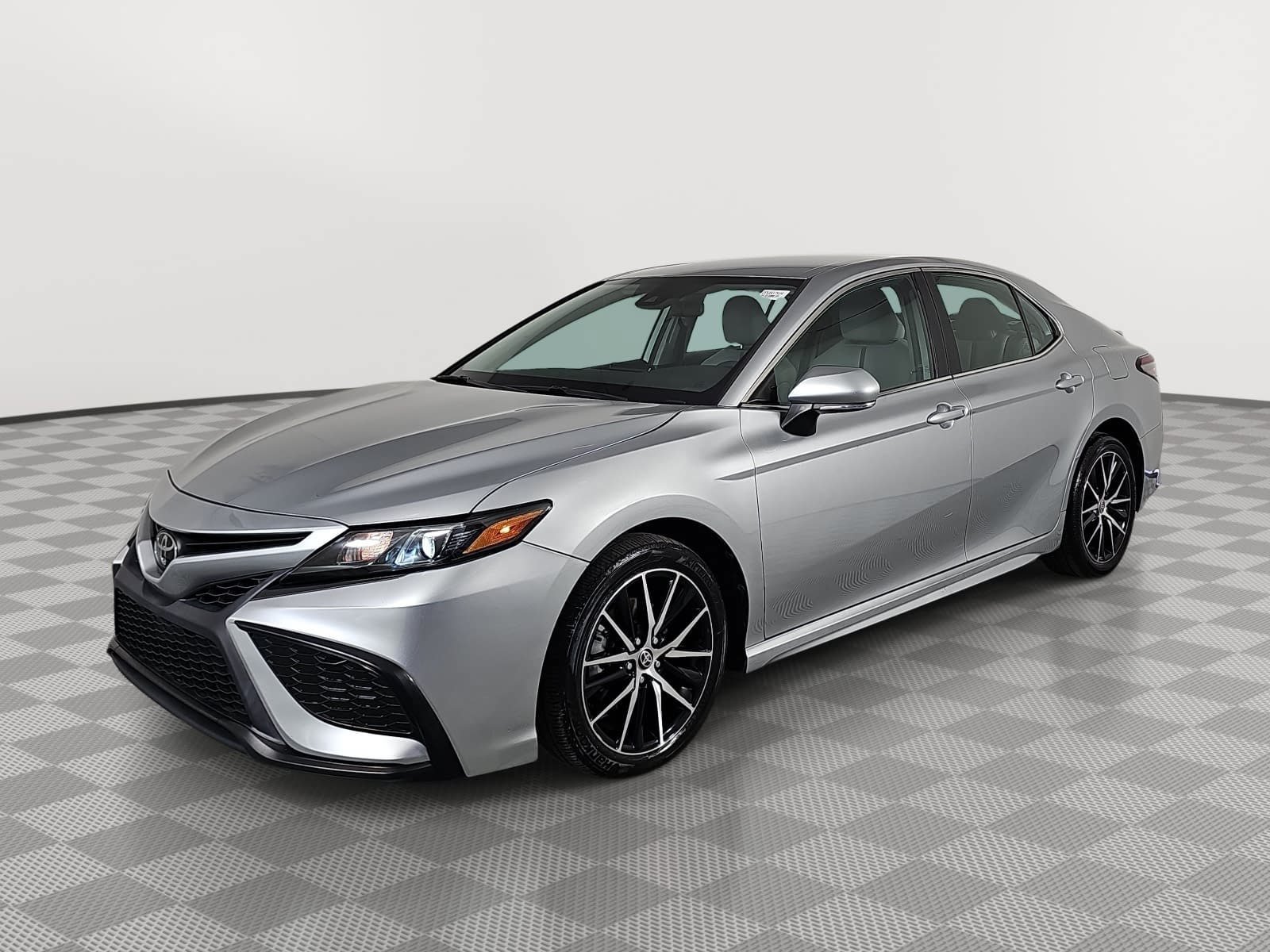 Used 2023 Toyota Camry SE FWD image 4
