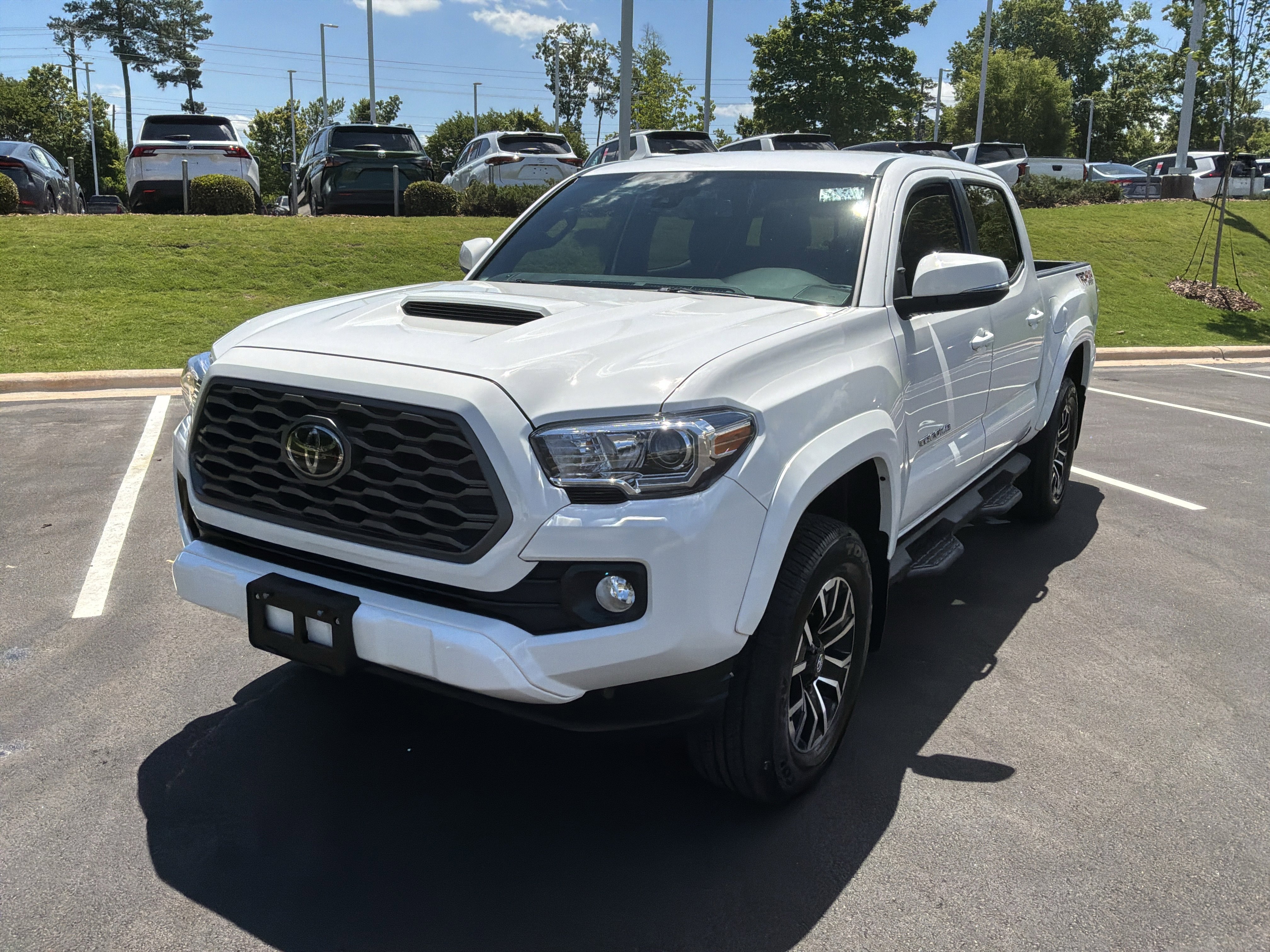 Used 2022 Toyota Tacoma TRD Sport w/ Technology Package AWD/4WD image 5