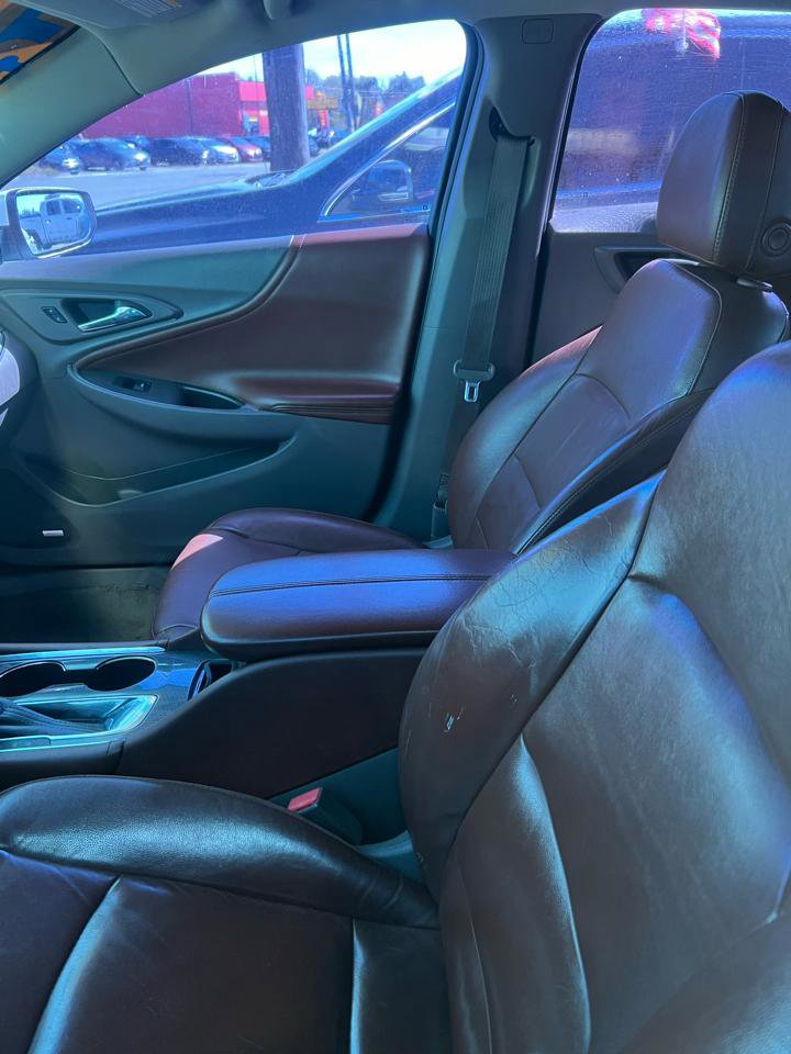 Used 2016 Chevrolet Malibu LT w/ Leather Package FWD image 5