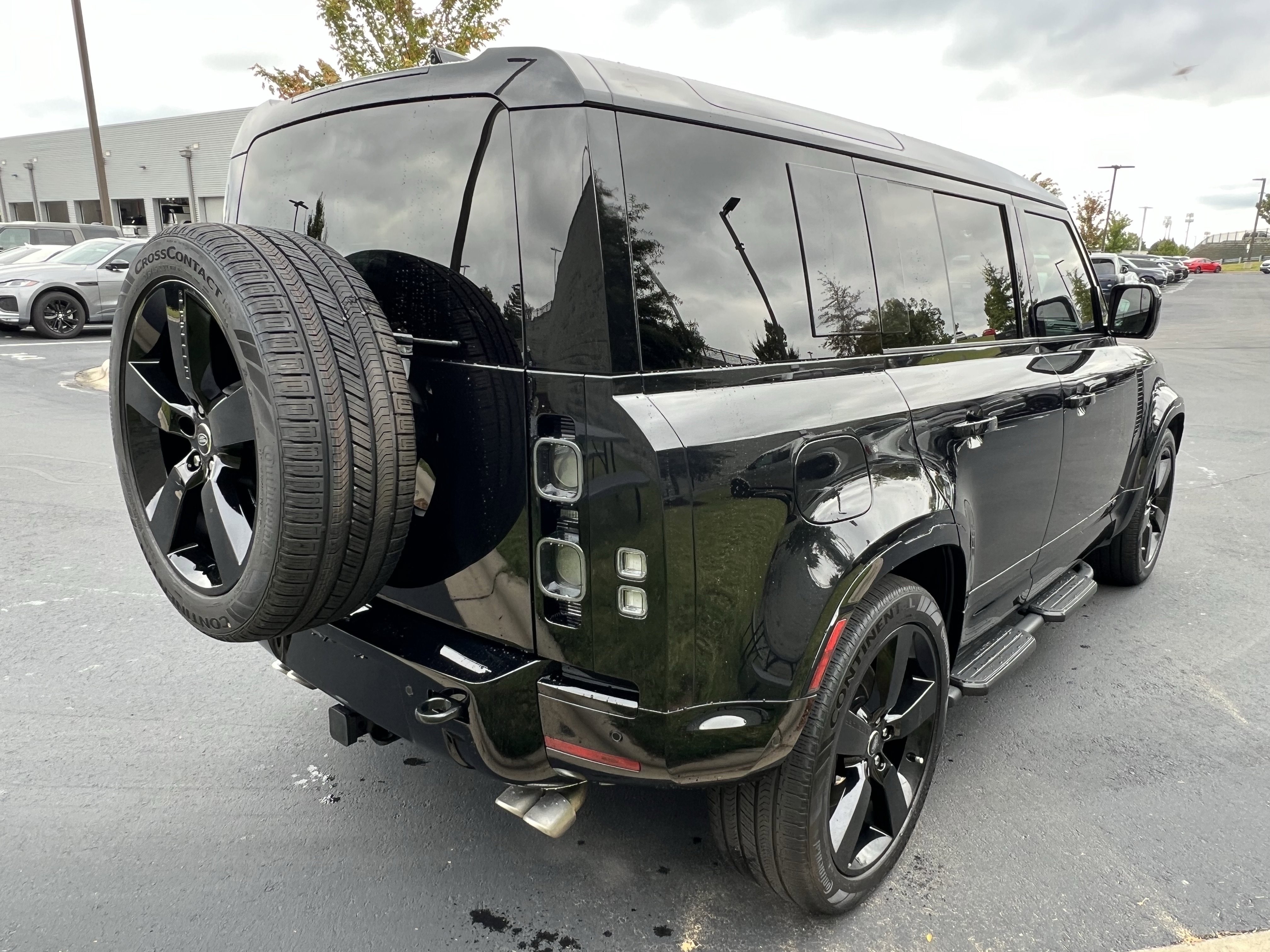 Used 2025 Land Rover Defender 110 V8 image 7