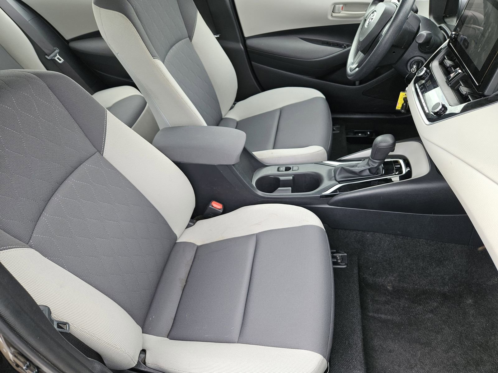 Used 2024 Toyota Corolla LE FWD image 17