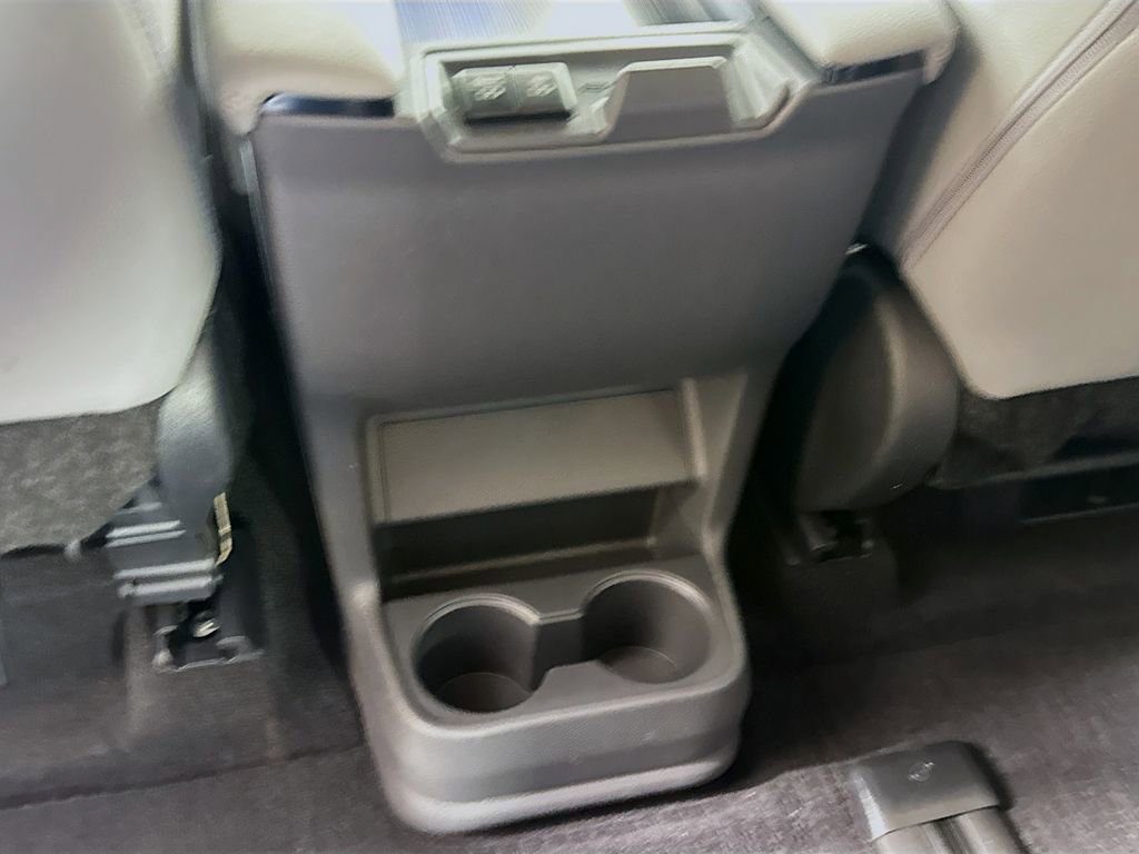 Used 2024 Toyota Sienna Limited image 30