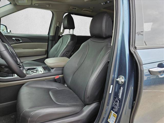 Used 2025 Kia Carnival SX FWD image 14