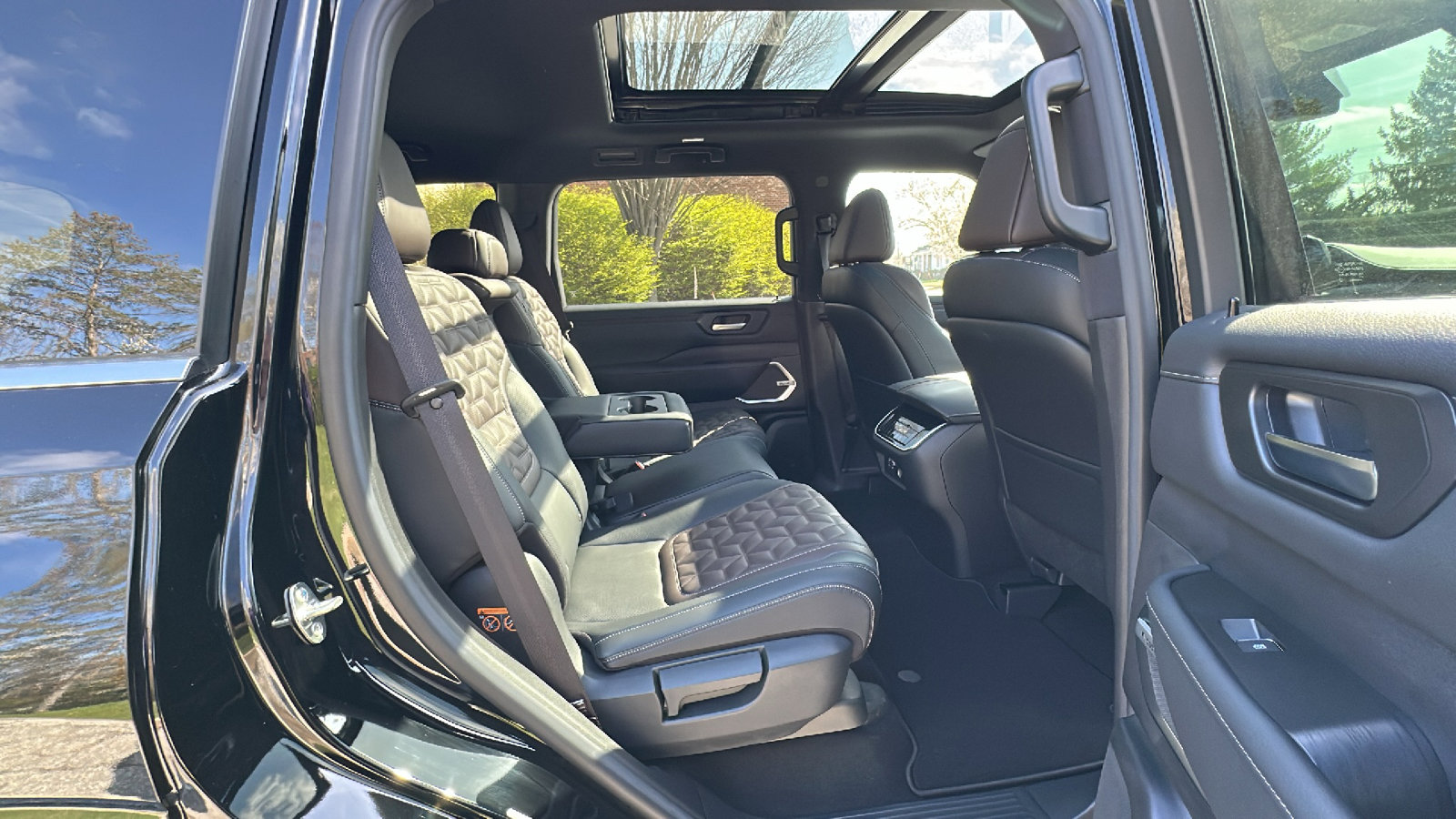 Certified 2026 Nissan Armada Platinum image 24