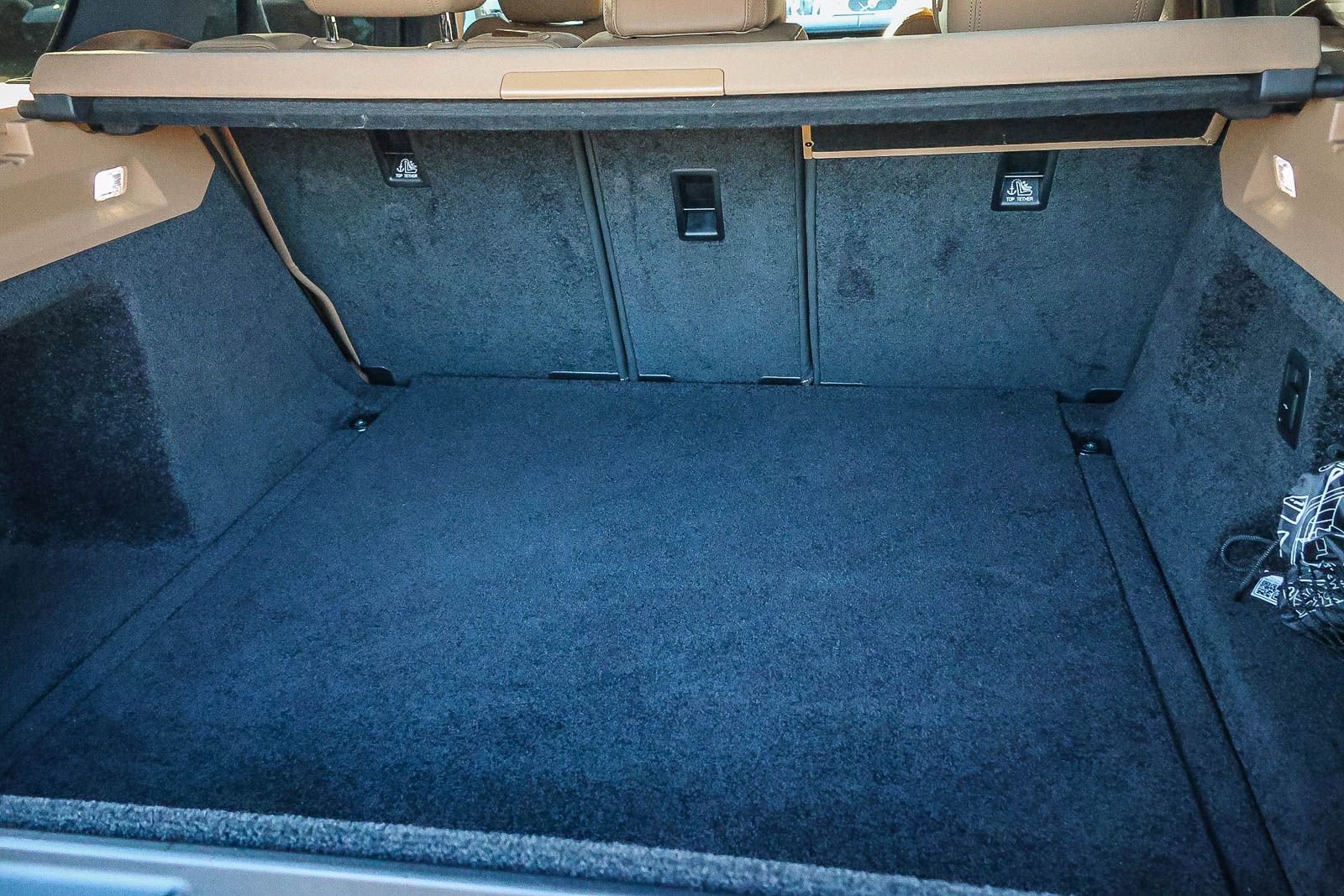 Certified 2025 Land Rover Range Rover SE image 27