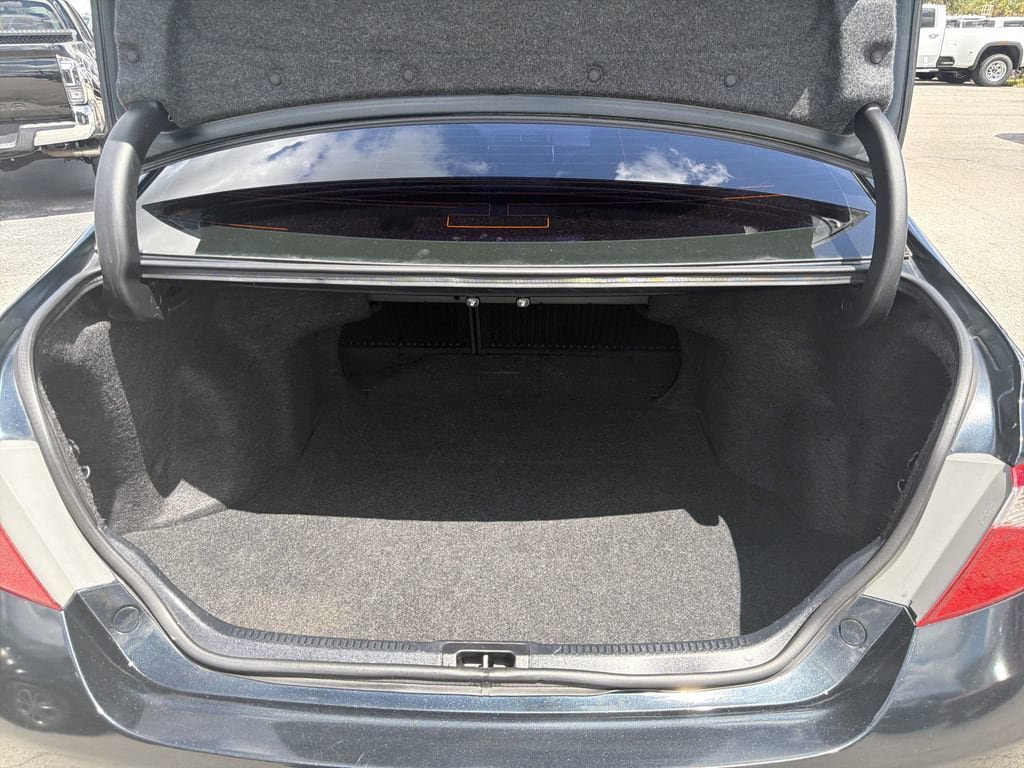 Used 2017 Toyota Camry XLE w/ Moonroof Package FWD image 10