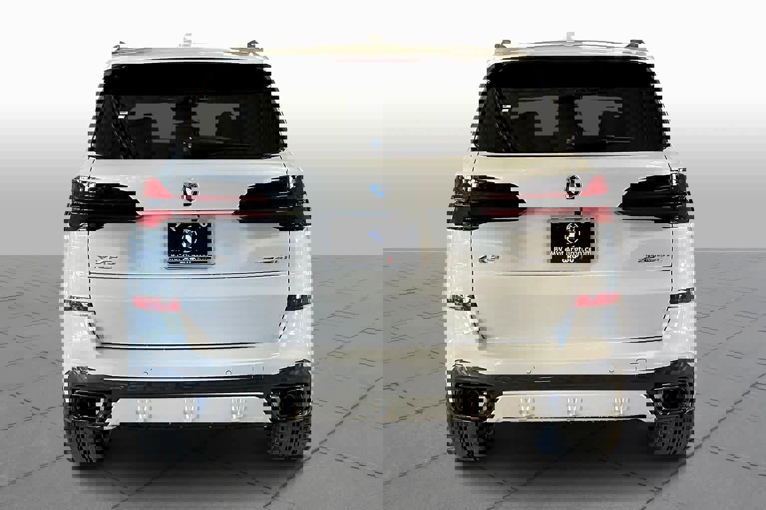 Used 2026 BMW X5 xDrive40i w/ M Sport Package image 4