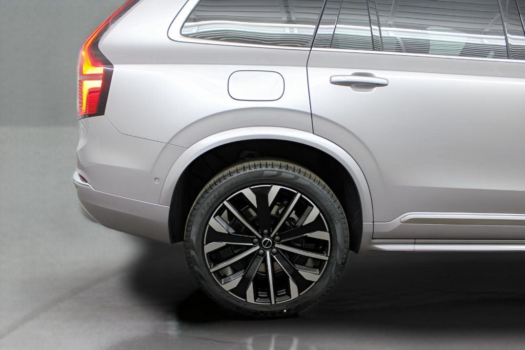 New 2026 Volvo XC90 B6 Plus w/ Protection Package Premier AWD/4WD image 35