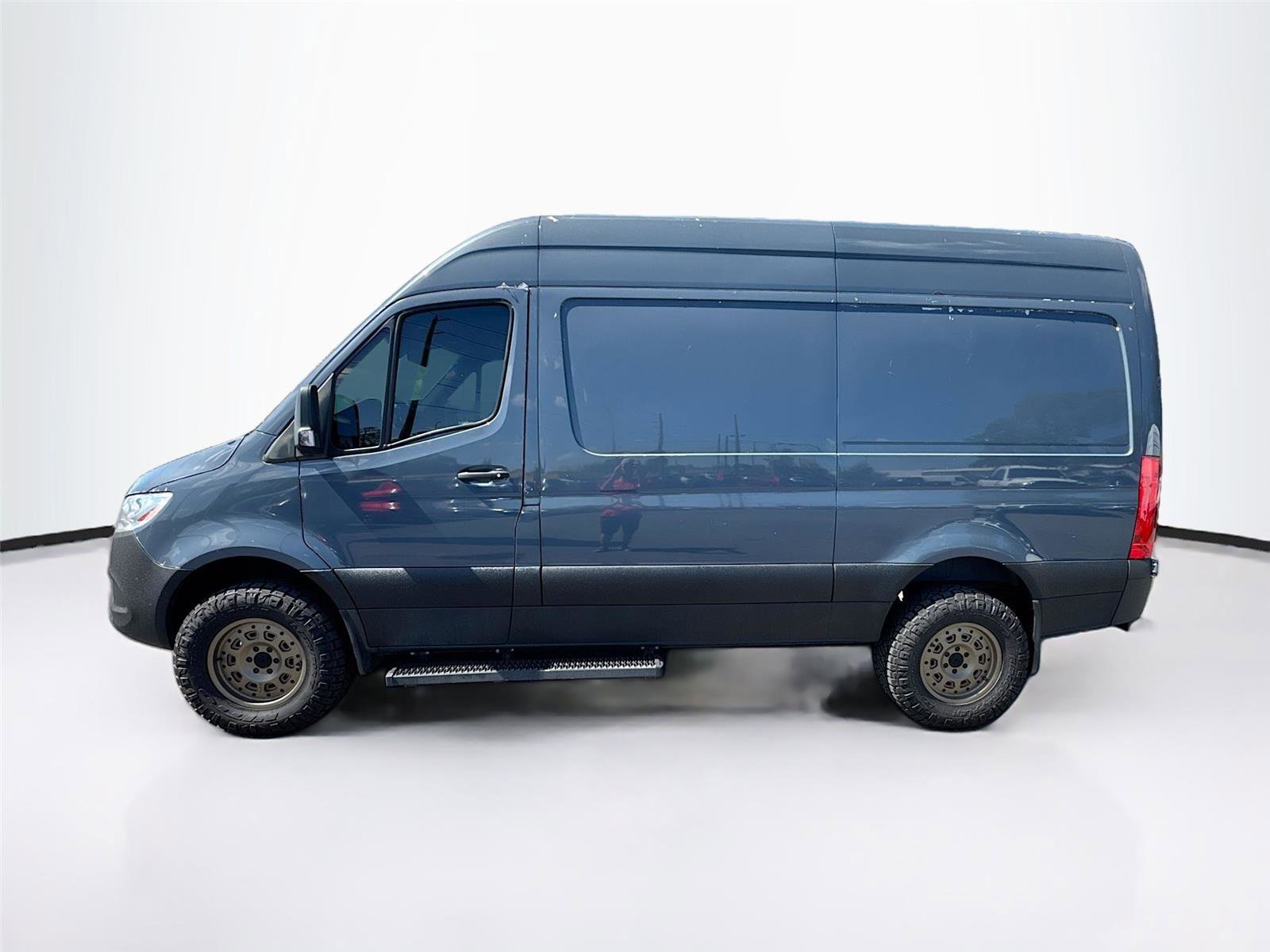 Used 2019 Mercedes-Benz Sprinter 144 image 2