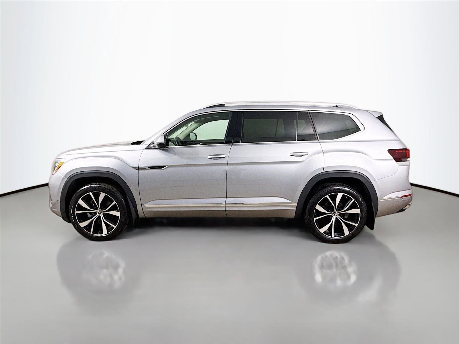 Used 2024 Volkswagen Atlas SEL Premium R-Line image 8