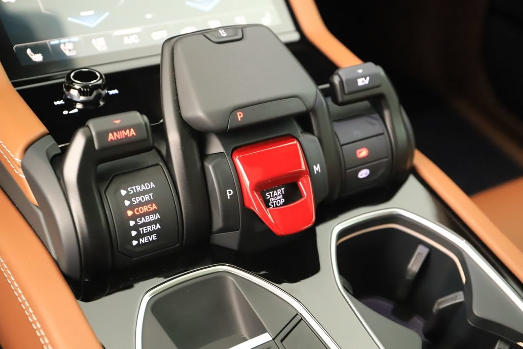 Used 2025 Lamborghini Urus SE AWD/4WD image 32