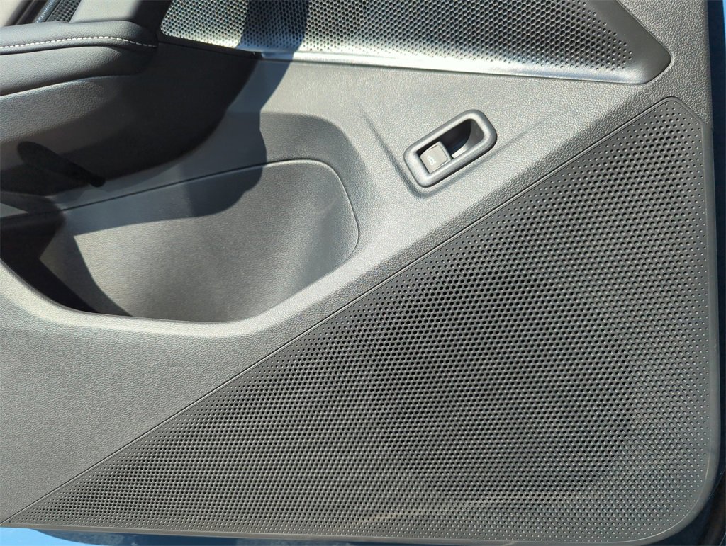 New 2026 Volkswagen Tiguan SE R-Line image 29