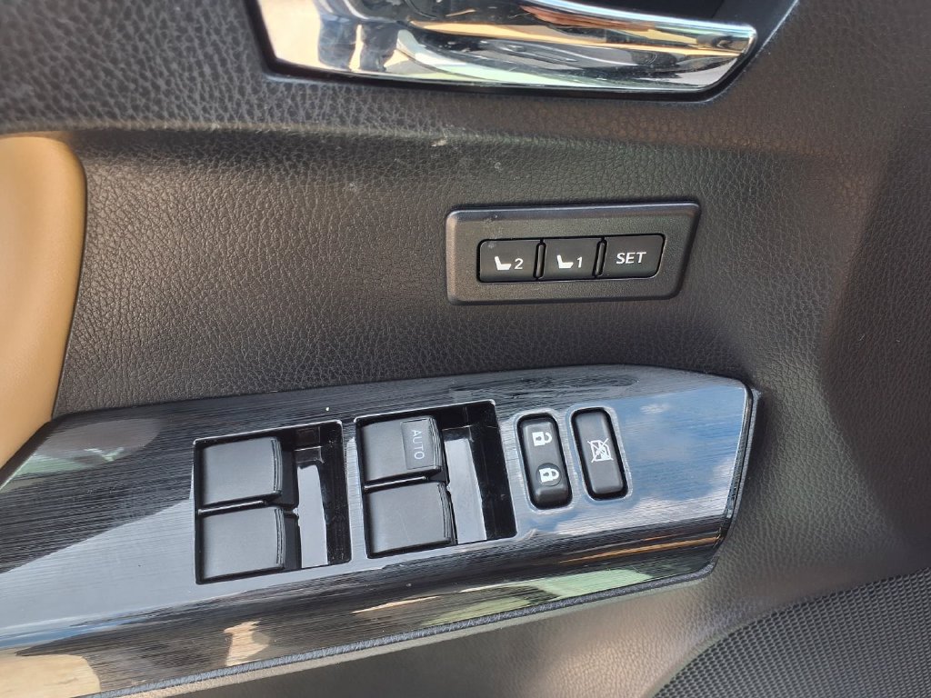 Used 2018 Toyota RAV4 Limited FWD image 23
