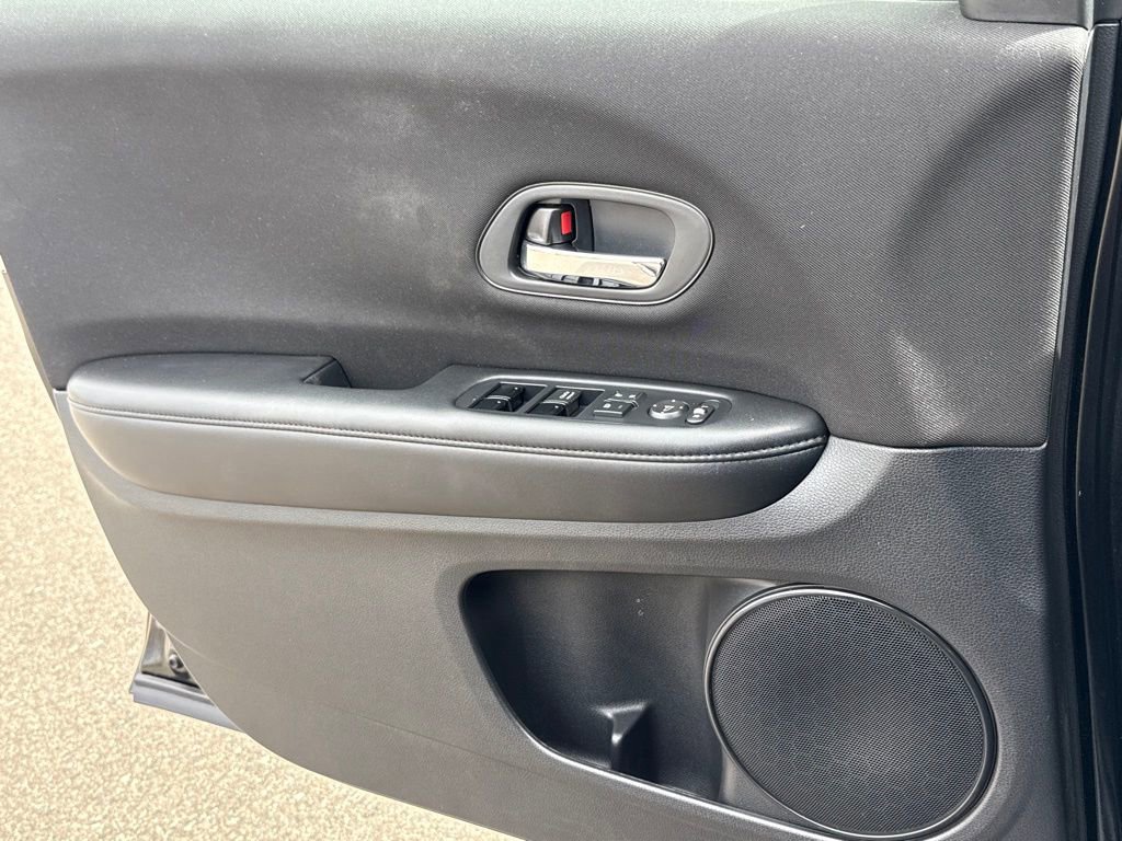 Used 2018 Honda HR-V LX image 27