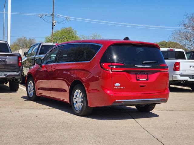 New 2026 Chrysler Pacifica Select image 4