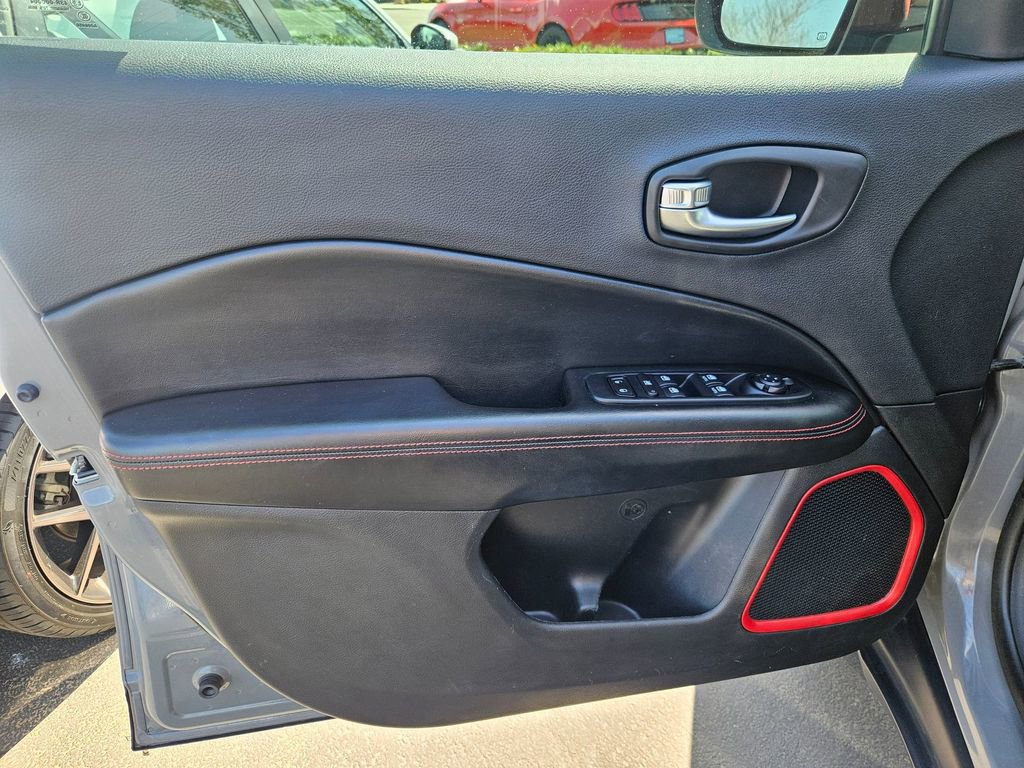 Used 2020 Jeep Compass Trailhawk AWD/4WD image 10