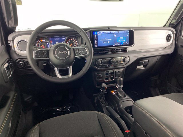Used 2026 Jeep Wrangler Unlimited Sahara AWD/4WD image 19