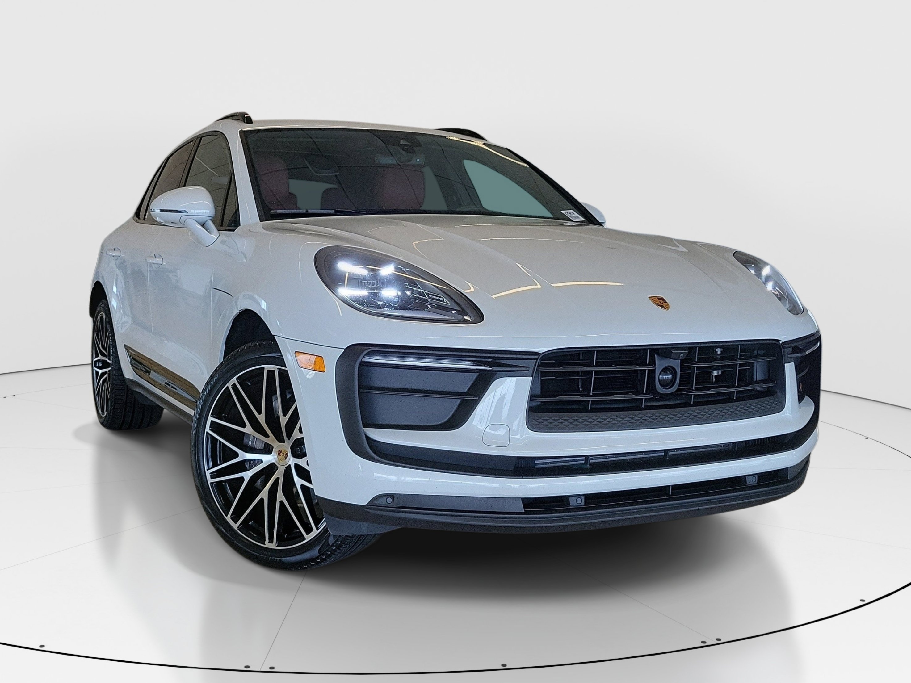 Used 2023 Porsche Macan AWD/4WD image 2
