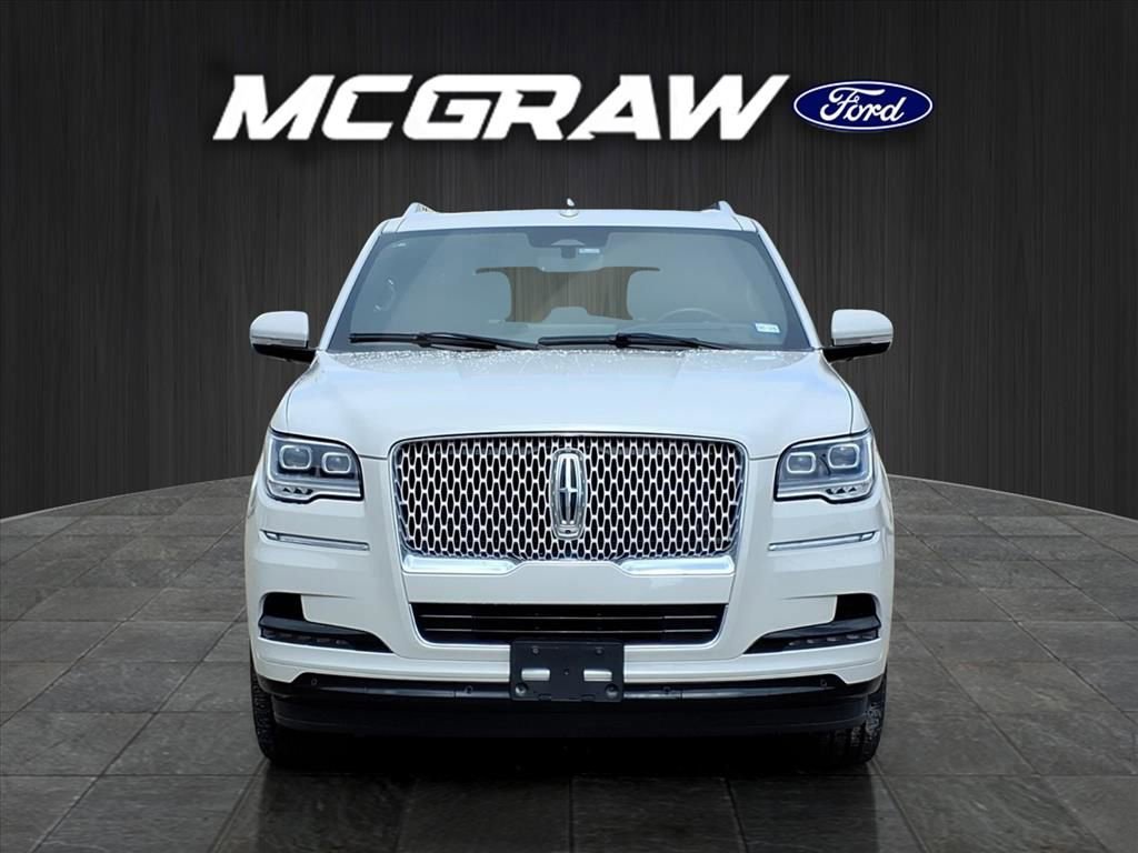 Used 2024 Lincoln Navigator Reserve image 3