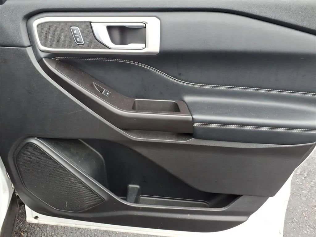 Used 2020 Ford Explorer XLT w/ Equipment Group 202A image 11