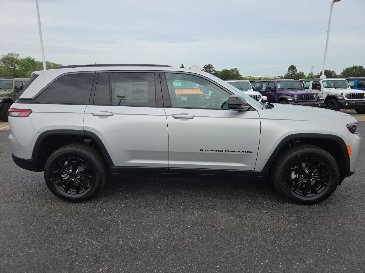 New 2026 Jeep Grand Cherokee Altitude AWD/4WD image 8