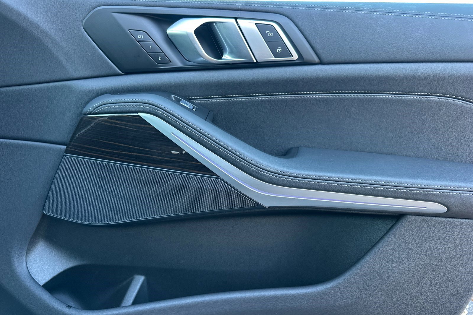 Used 2025 BMW X7 xDrive40i w/ Parking Assistance Package image 21