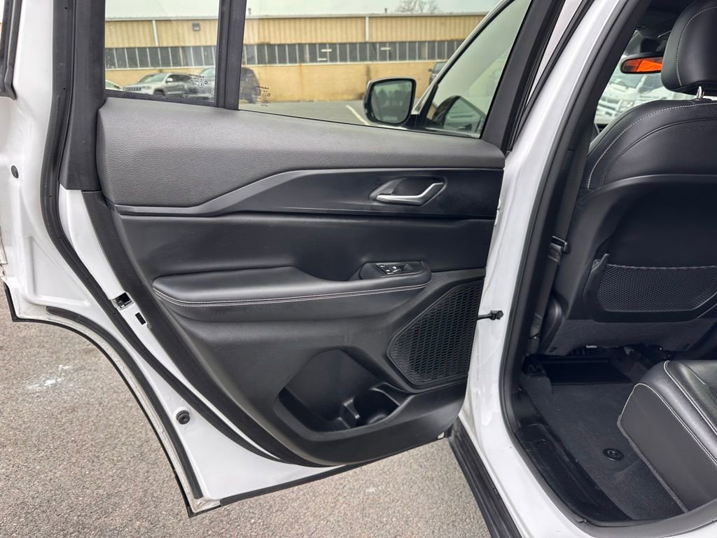 Used 2023 Jeep Grand Cherokee Altitude image 22