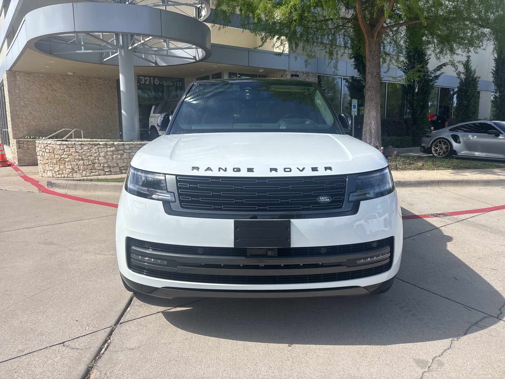Used 2024 Land Rover Range Rover SE image 3