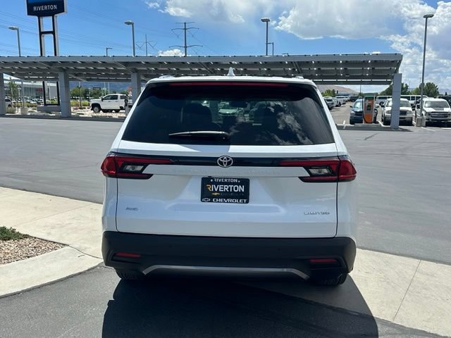 Used 2025 Toyota Grand Highlander AWD image 5