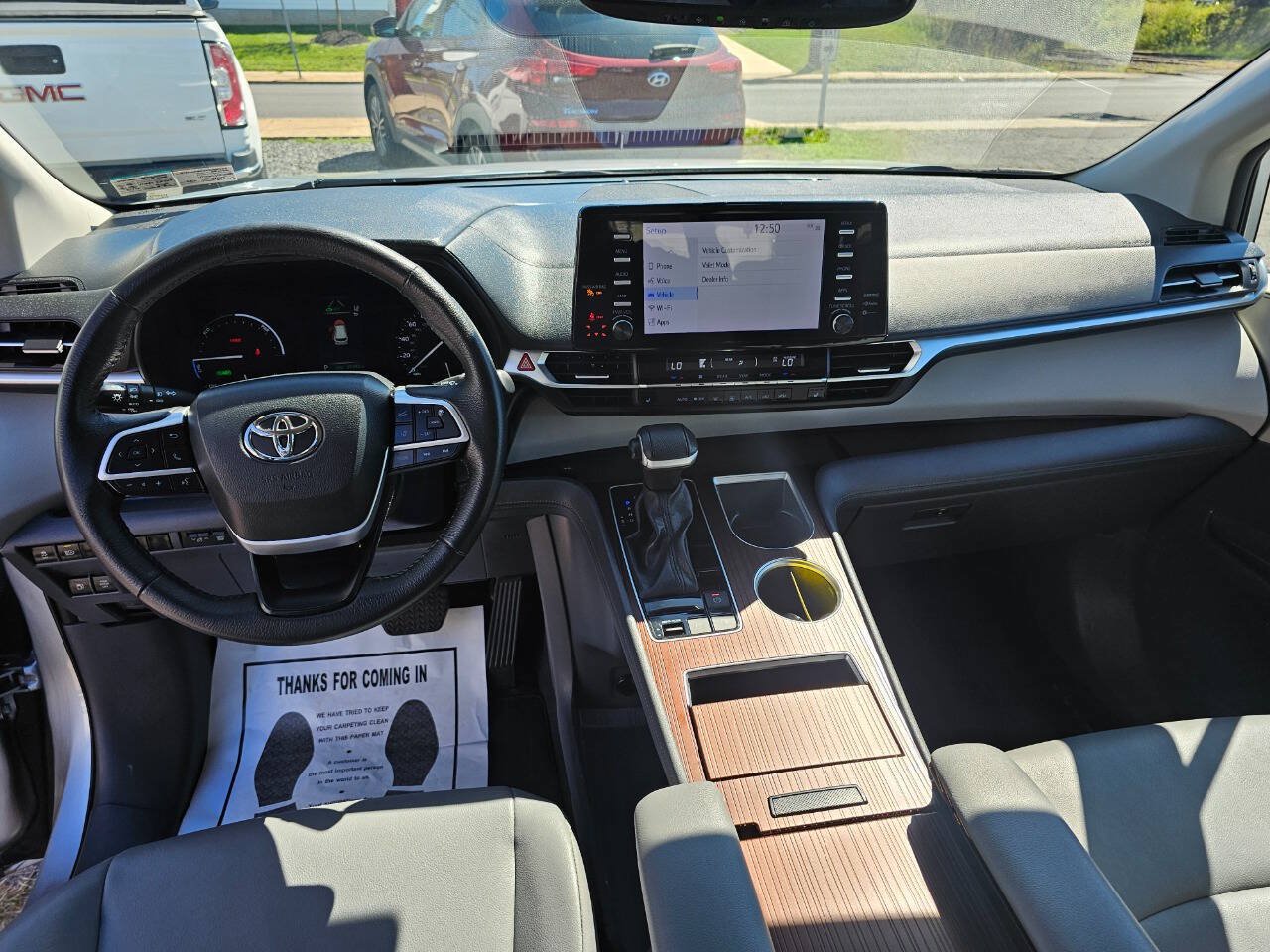 Used 2023 Toyota Sienna XLE FWD image 12