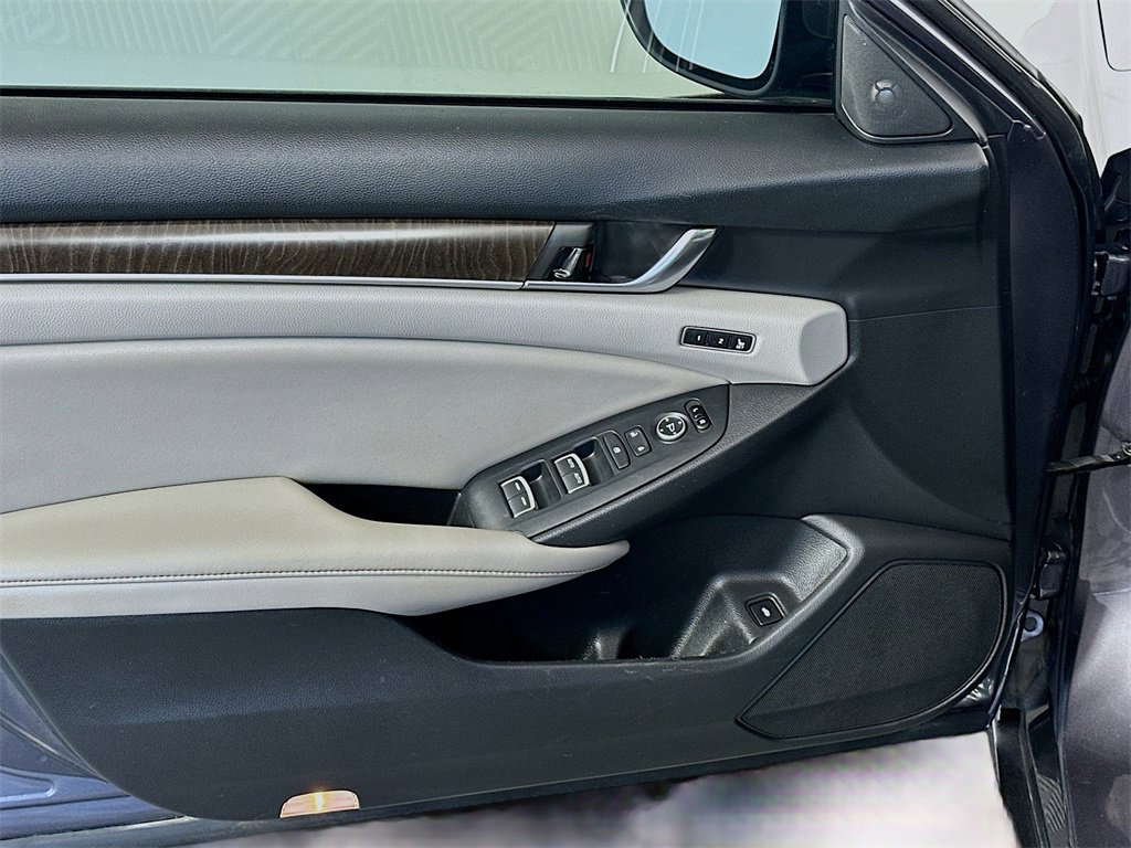 Used 2019 Honda Accord Touring image 18