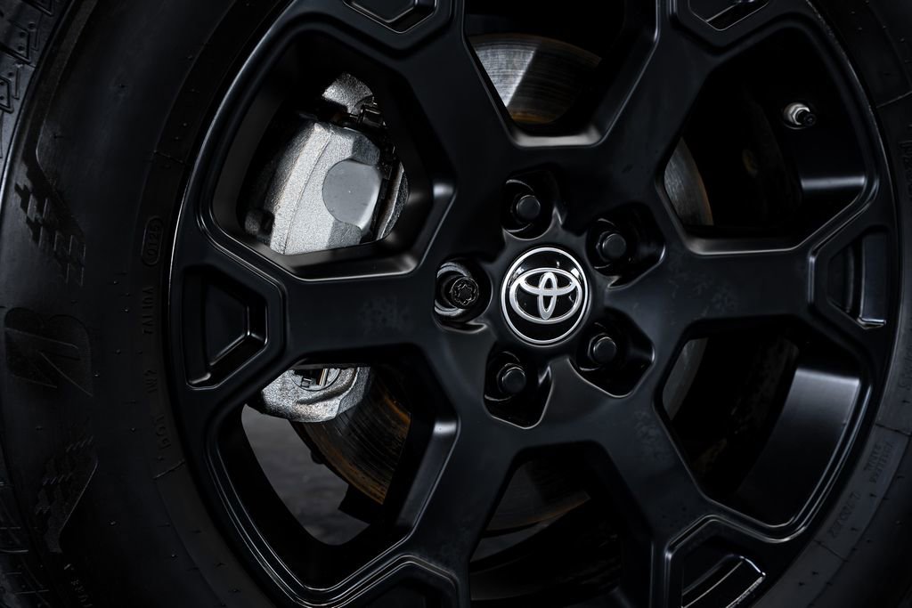 Used 2025 Toyota Sienna XLE Woodland Edition image 19