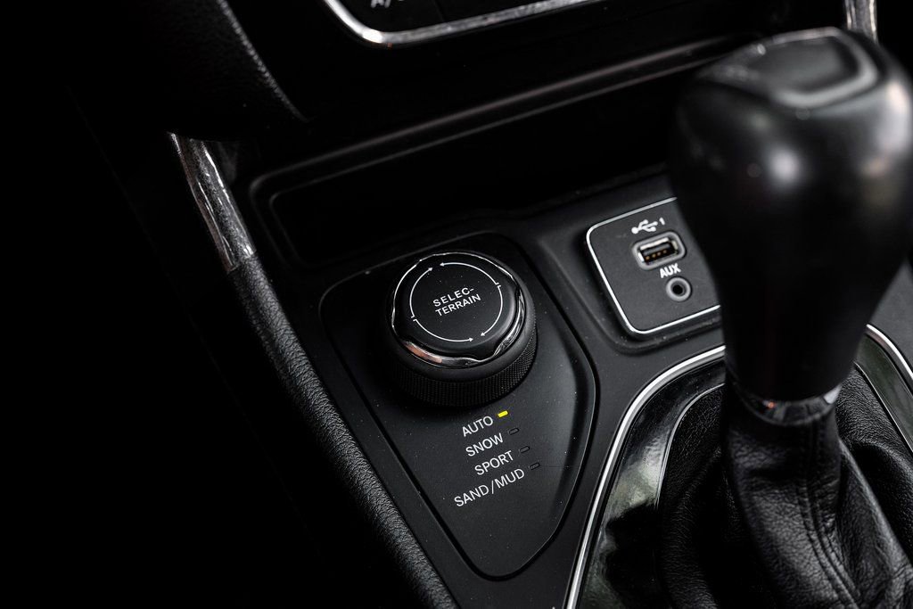 Used 2022 Jeep Cherokee Limited image 35