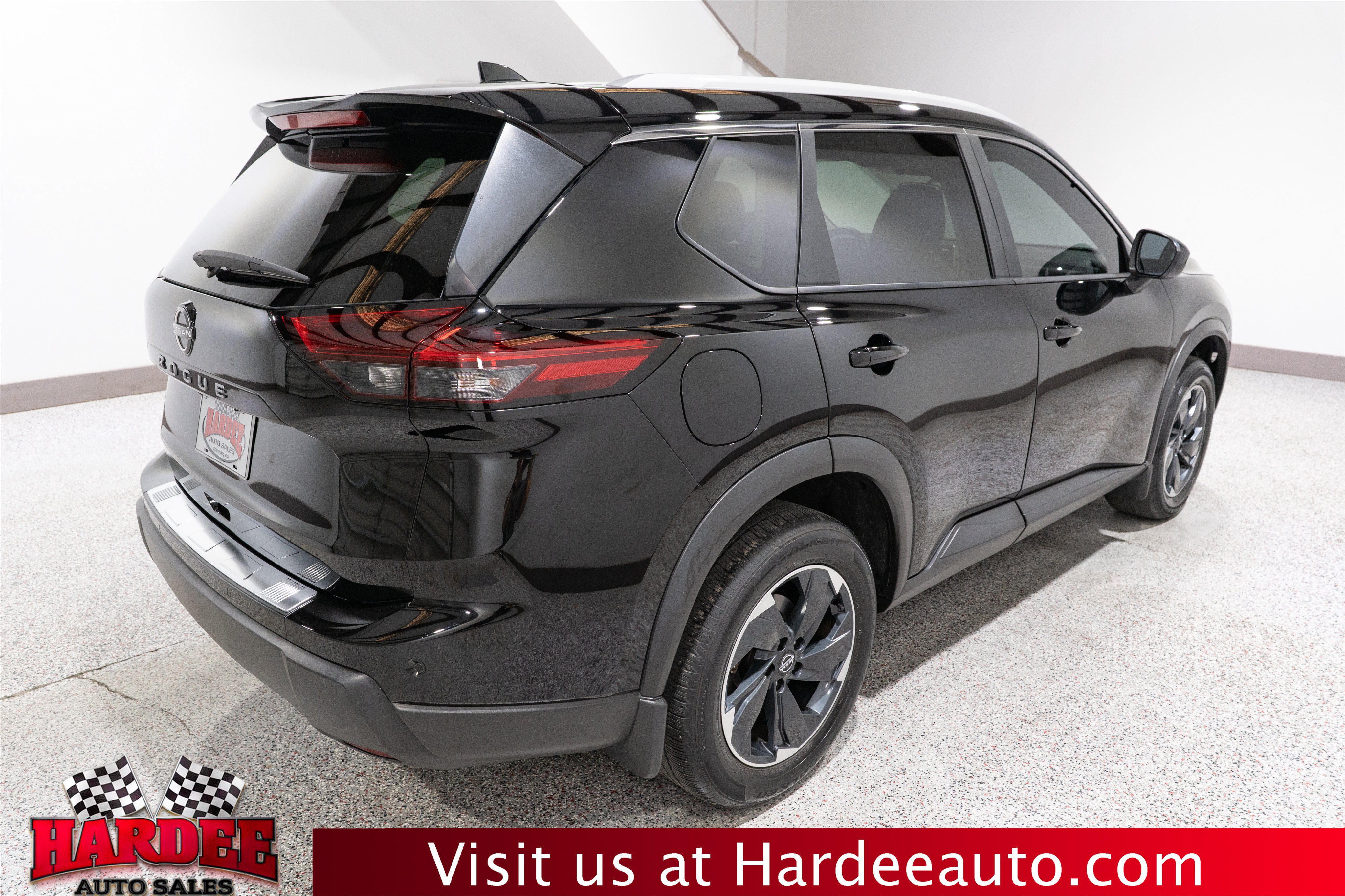Used 2025 Nissan Rogue SV w/ SV Premium Package FWD image 5