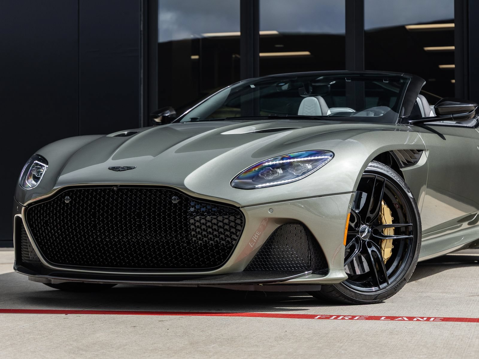 Used 2023 Aston Martin DBS Superleggera Volante RWD image 3