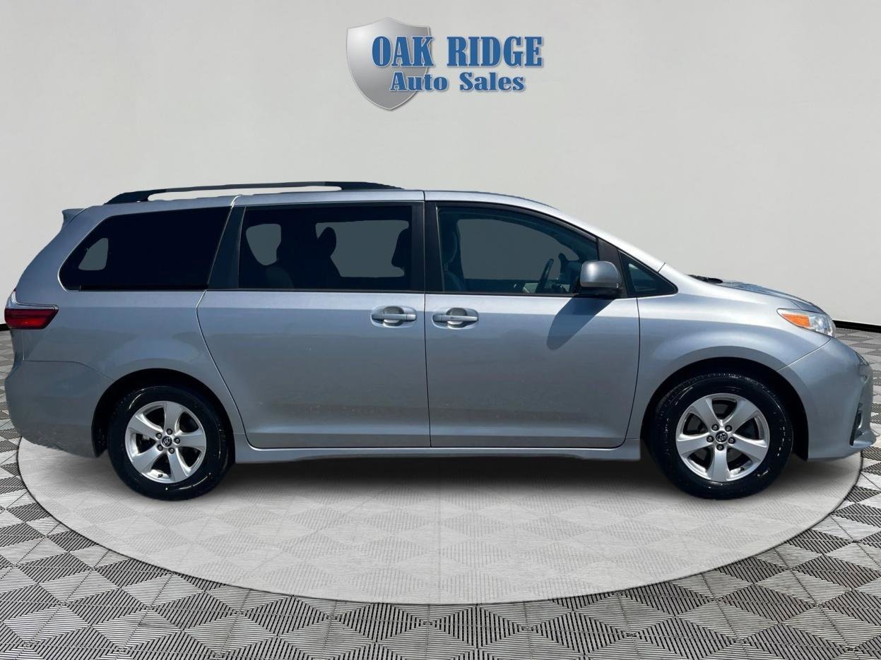 Used 2018 Toyota Sienna LE FWD image 4